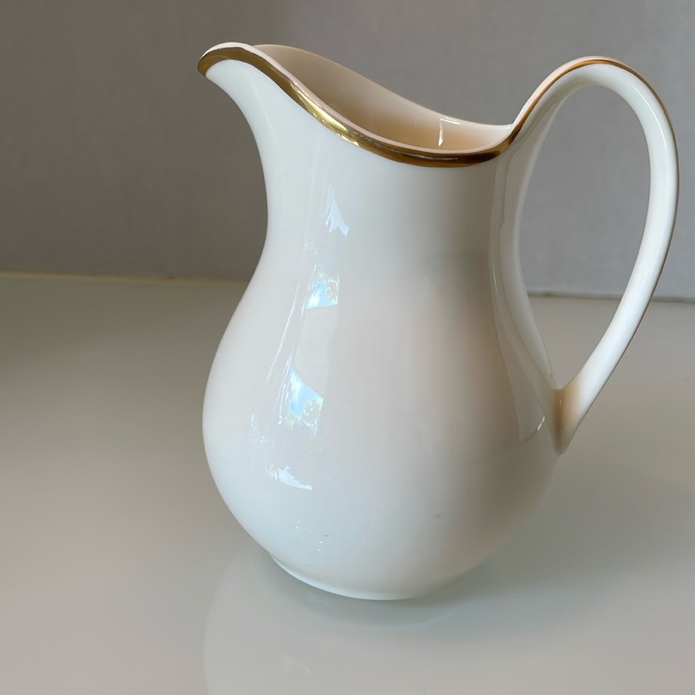 Royal Doulton Romance Collection Heather creamer